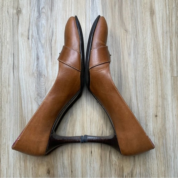 COACH “Mandel” Tan Leather Heels Pumps Silver Buckle Closed Toe Women’s Size 9 - Picture 6 of 10